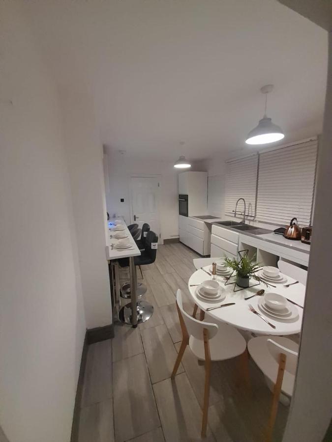 3-Bed House In London Self-Contained In Ladywell Villa Kültér fotó
