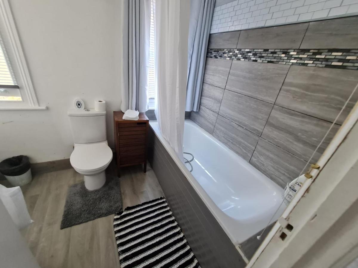 3-Bed House In London Self-Contained In Ladywell Villa Kültér fotó