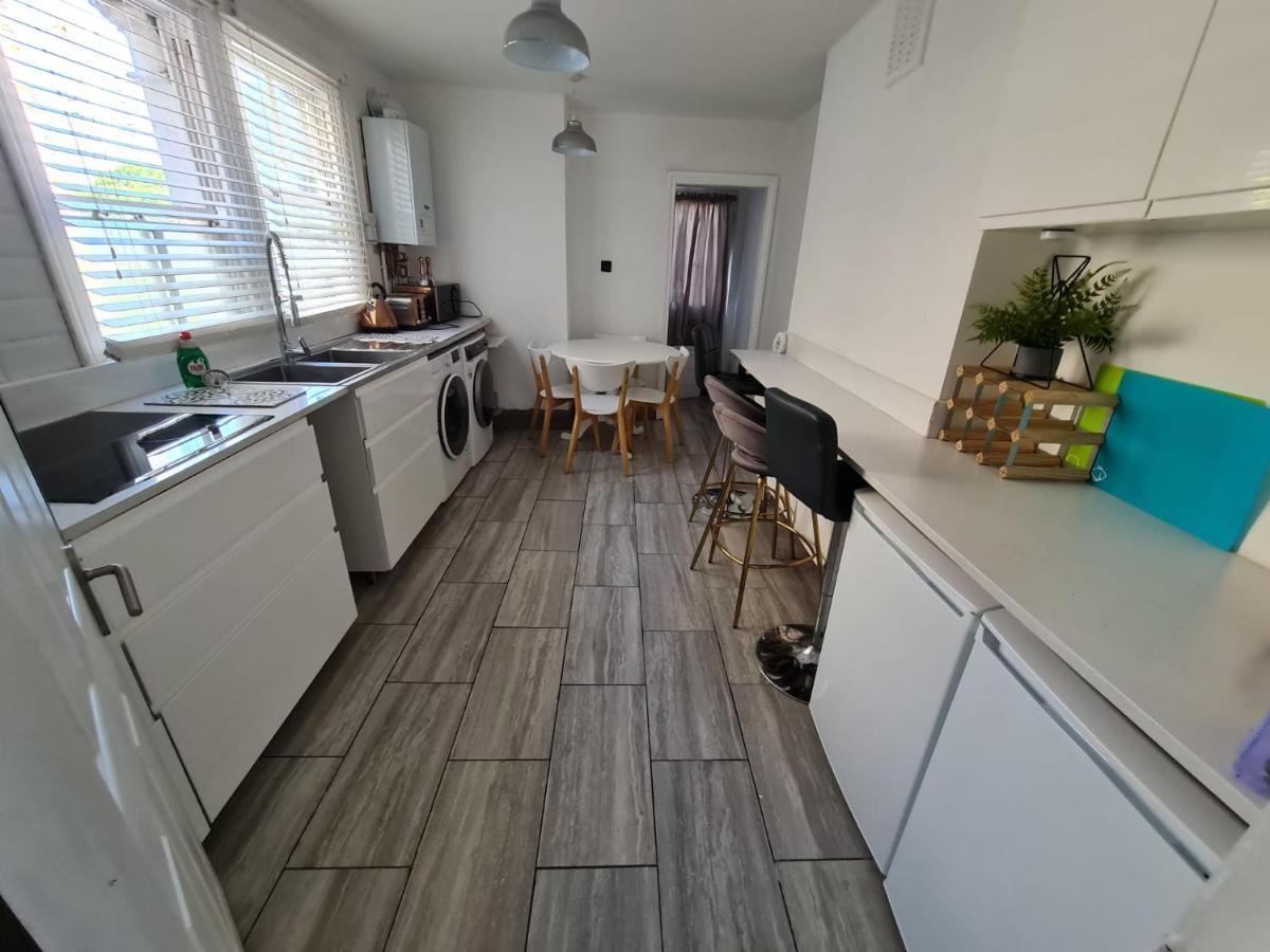 3-Bed House In London Self-Contained In Ladywell Villa Kültér fotó