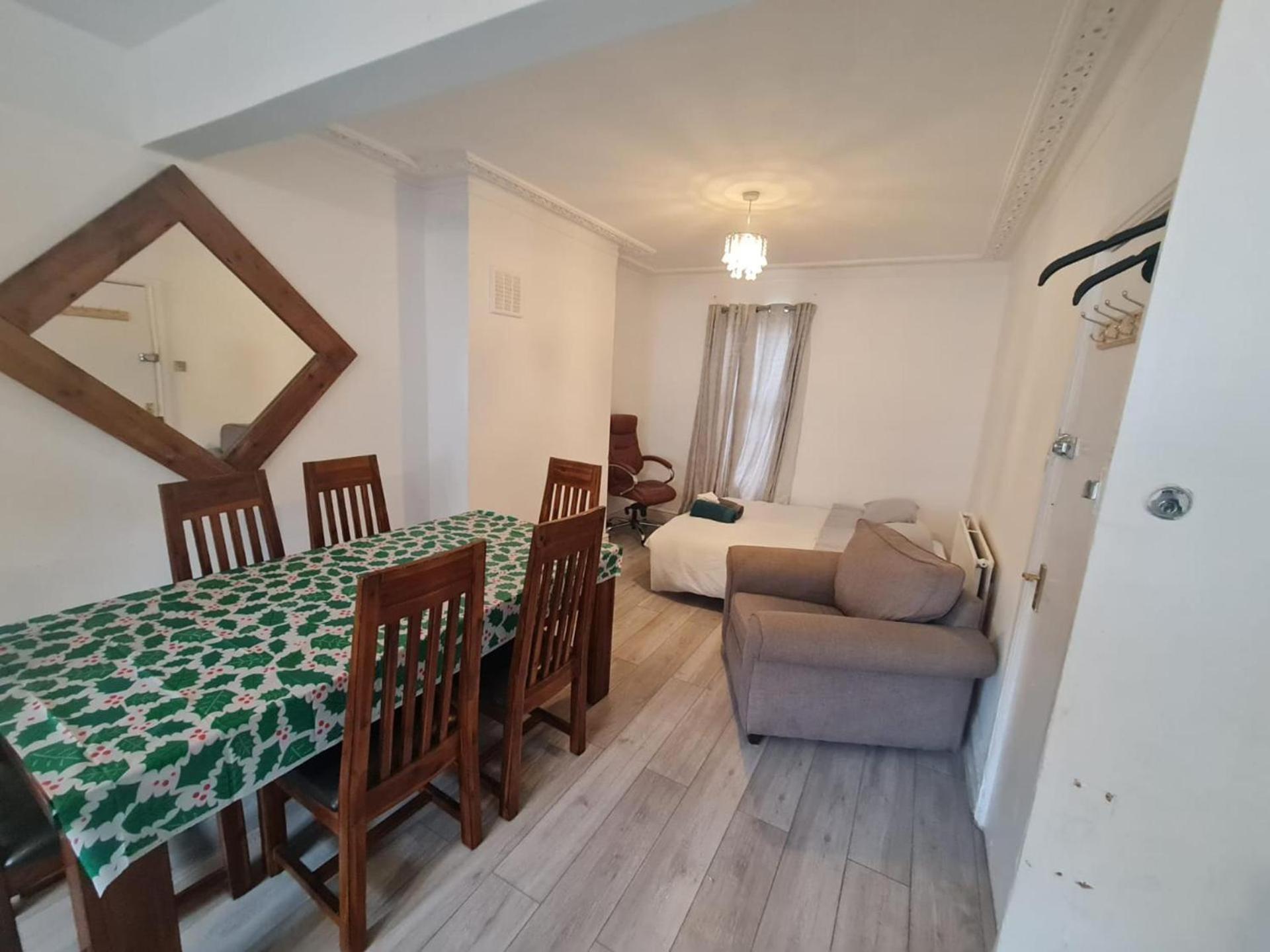 3-Bed House In London Self-Contained In Ladywell Villa Kültér fotó